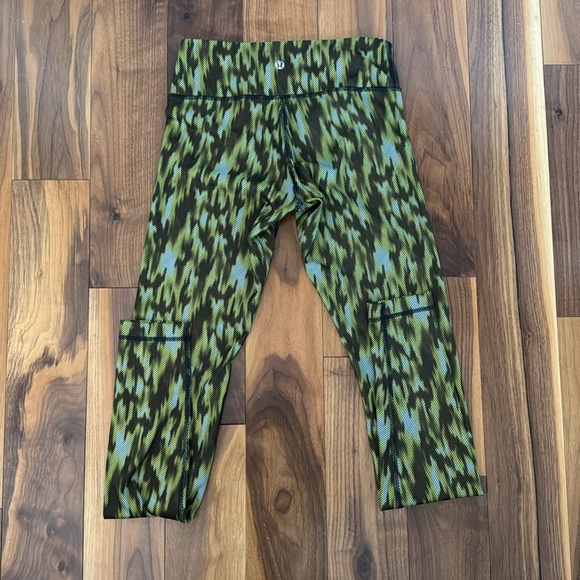 Pattern Lululemon Leggings - Picture 3 of 3